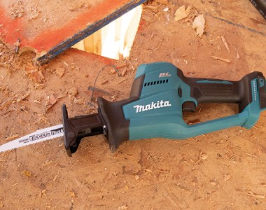 Makita XRJ08 Cordless Reciprocating Saw on Jobsite Floor