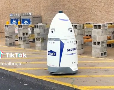Security Robot at Lowes Store 2023